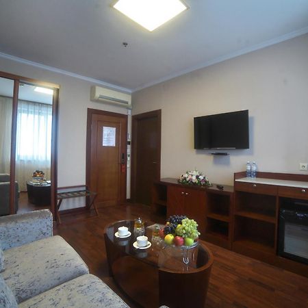 Grand Voyage Hotel Almaty Exterior foto