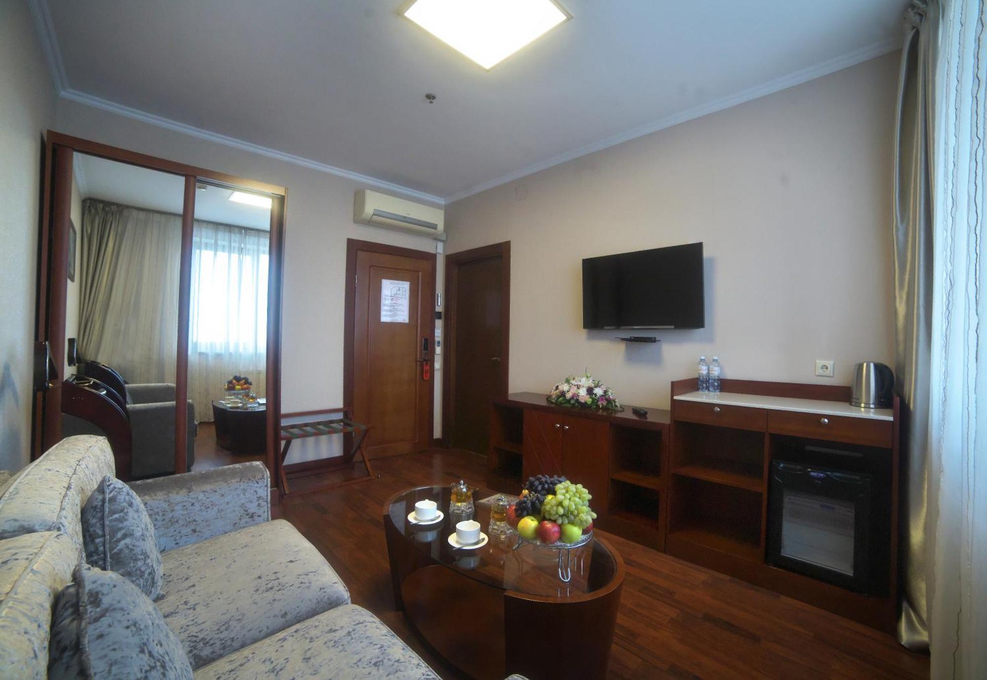 Grand Voyage Hotel Almaty Exterior foto